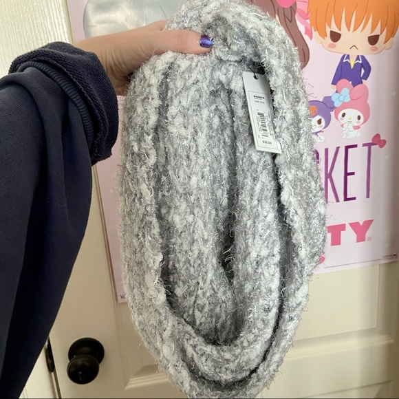 NWT Silver, White, & Gray Sonoma Infinity Scarf - Picture 2 of 10